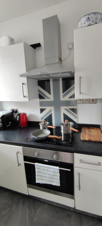 Location Location Location, Whole Apartment For You! London Exterior photo